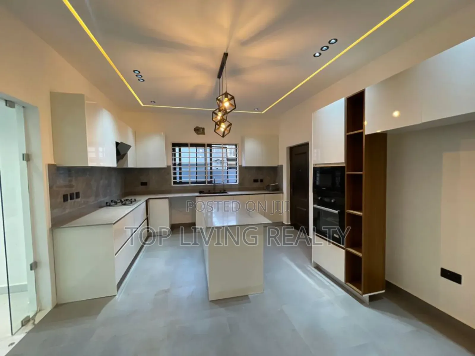 4bdrm House in Ayi Mensa, Oyarifa for sale
