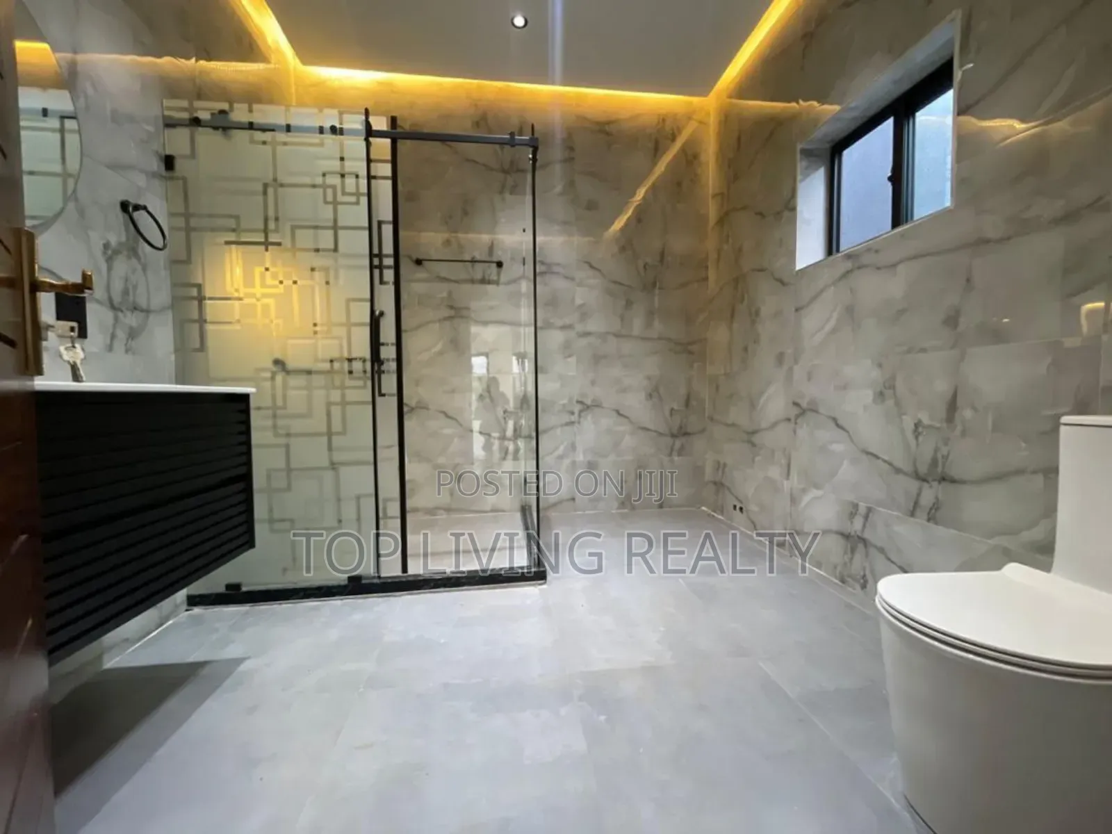 4bdrm House in Ayi Mensa, Oyarifa for sale