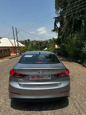 Hyundai Elantra 2017 Silver
