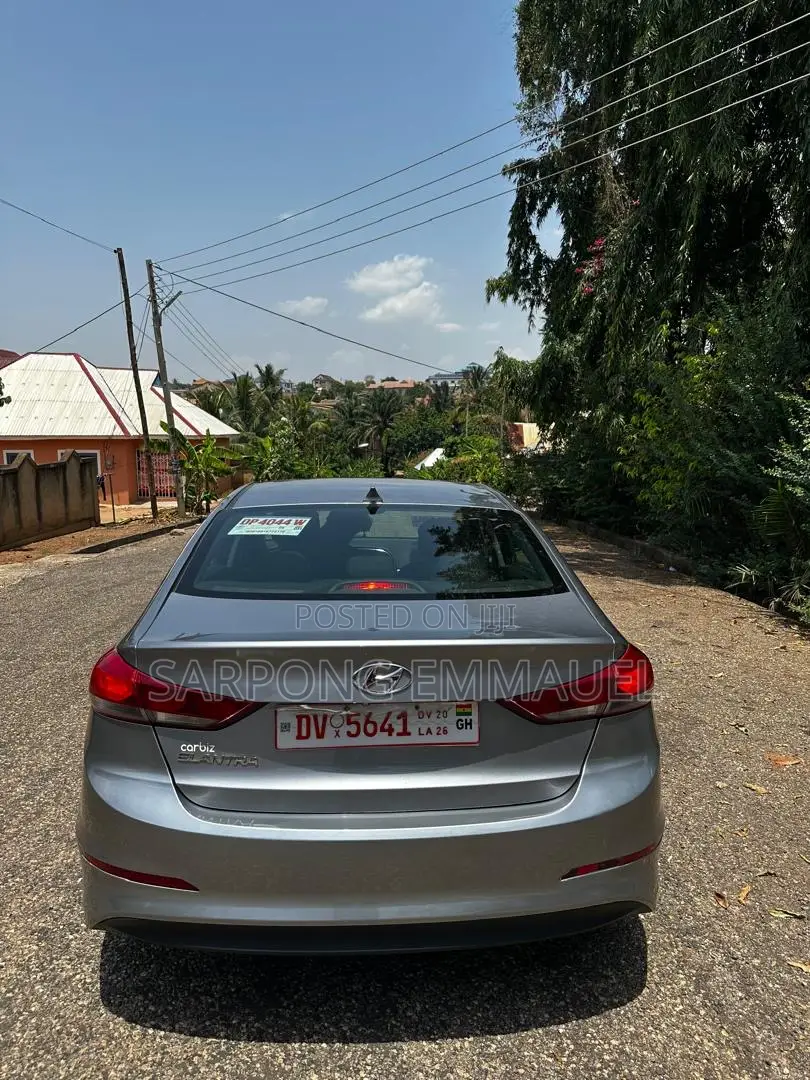 Hyundai Elantra 2017 Silver