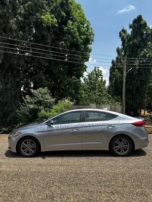 Hyundai Elantra 2017 Silver