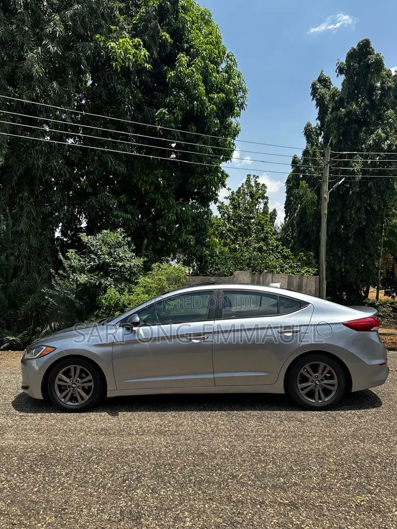 Hyundai Elantra 2017 Silver