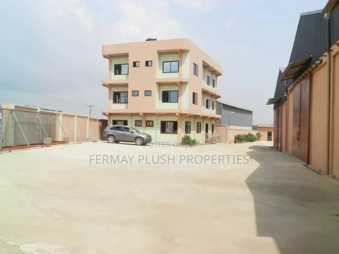 Warehouse With Good Road Network