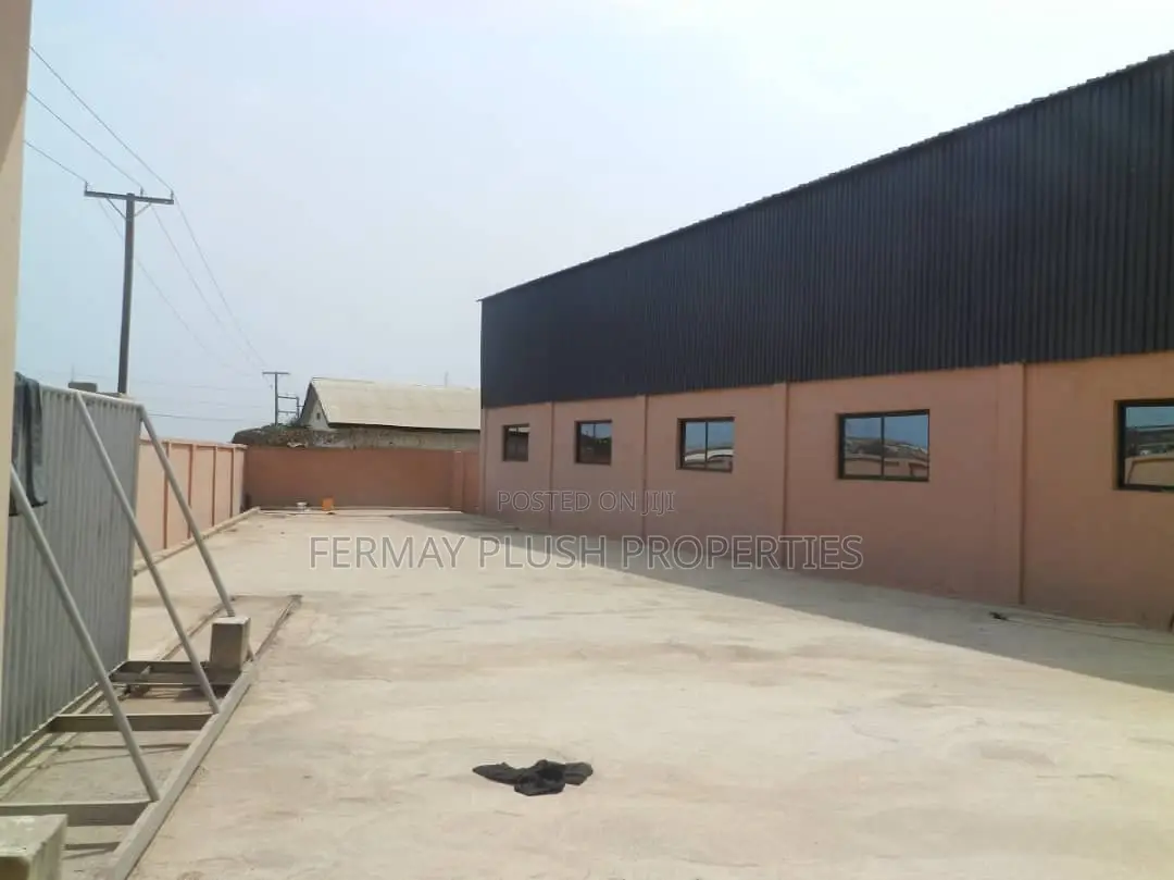 Warehouse With Good Road Network