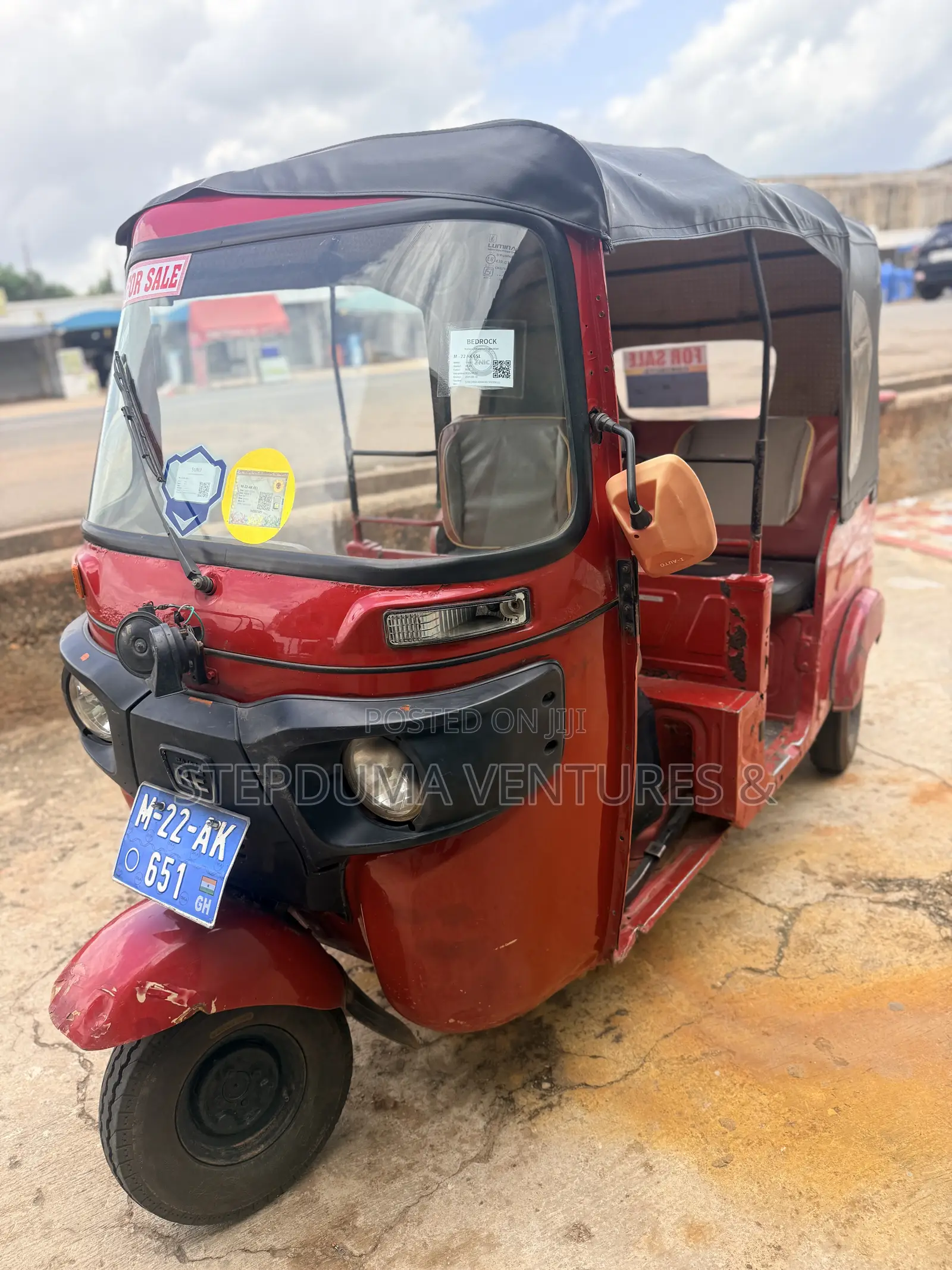 Bajaj RE 2022 Red
