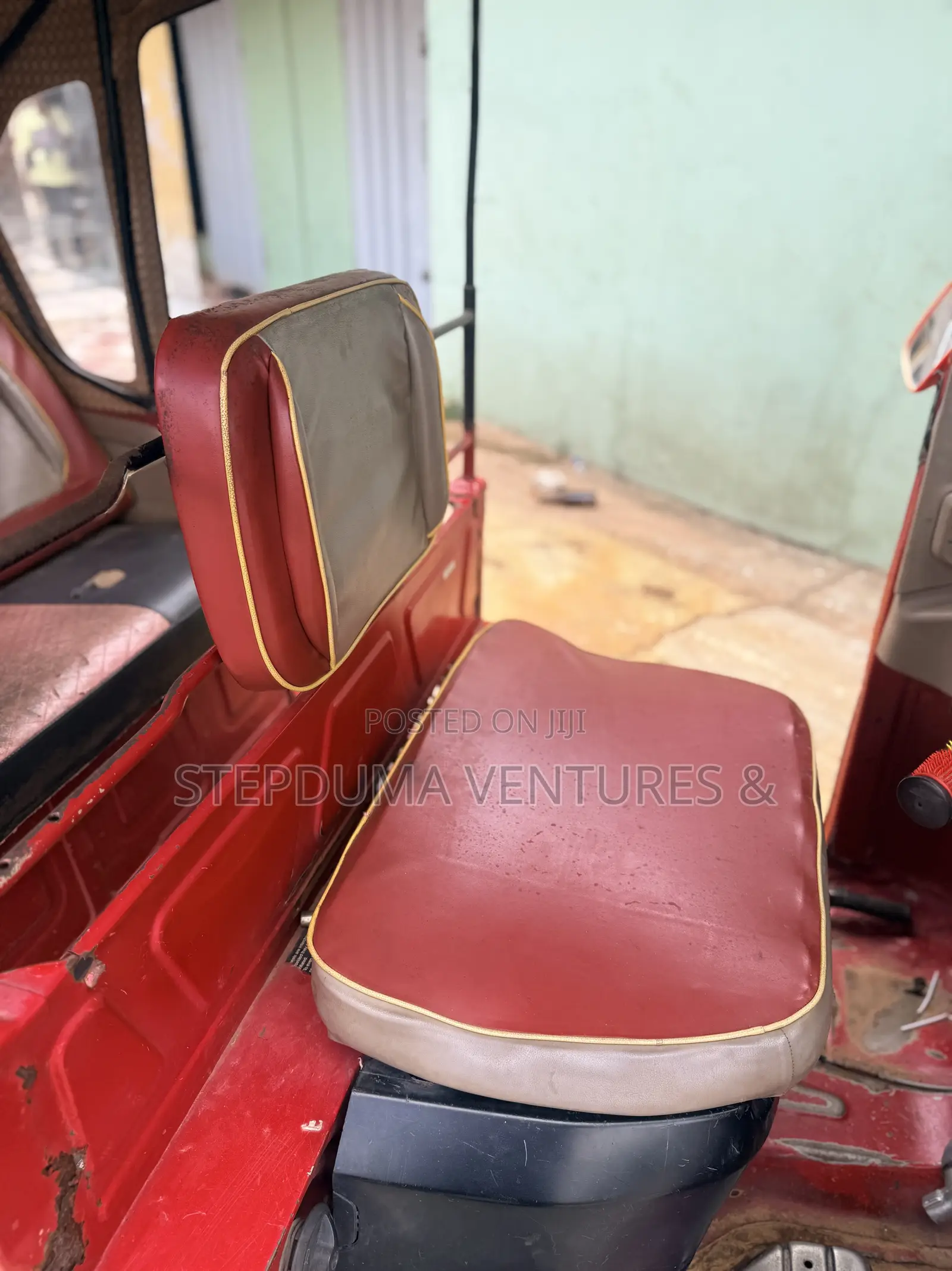 Bajaj RE 2022 Red