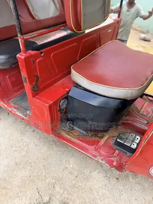 Bajaj RE 2022 Red