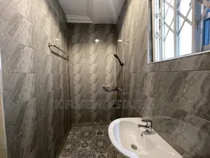 3bdrm House in K Fuseini Estate, Afigya-Kwabre for sale