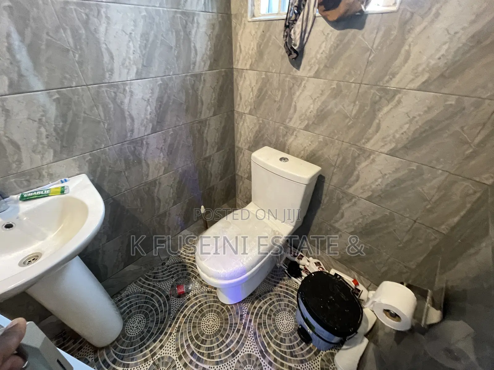 3bdrm House in K Fuseini Estate, Afigya-Kwabre for sale
