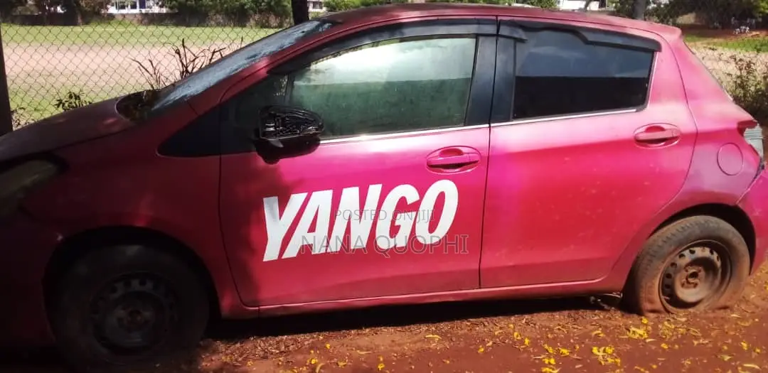 Toyota Vitz 2012 Red