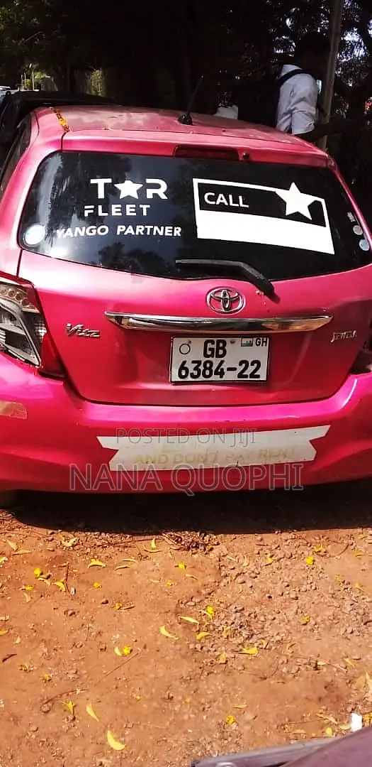 Toyota Vitz 2012 Red