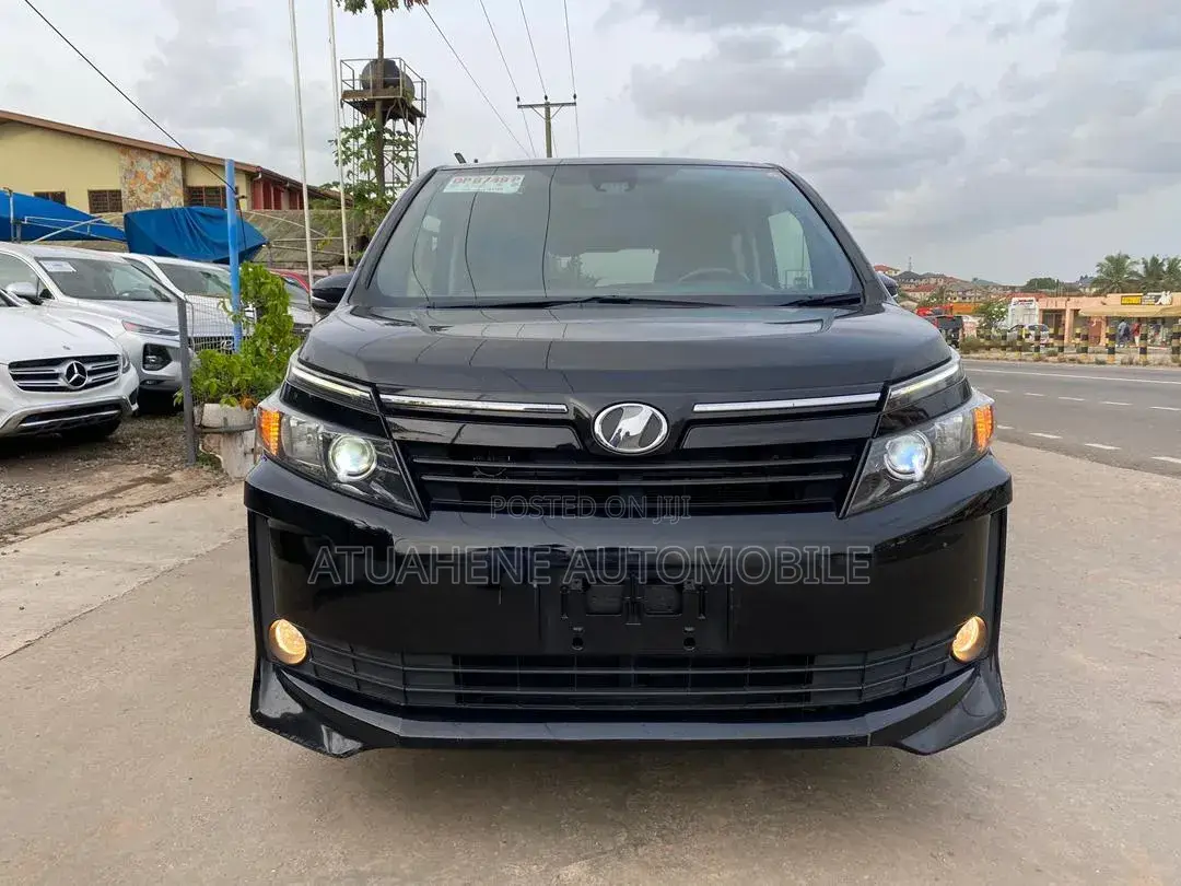 Toyota Voxy 2016 Black