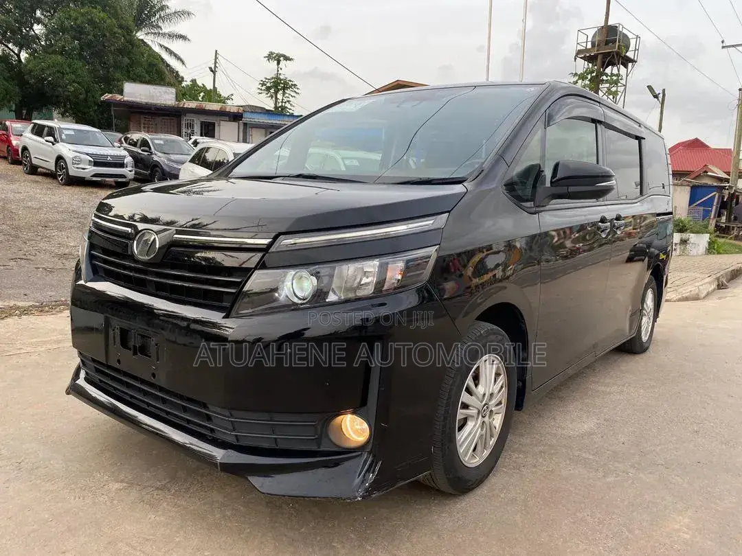 Toyota Voxy 2016 Black