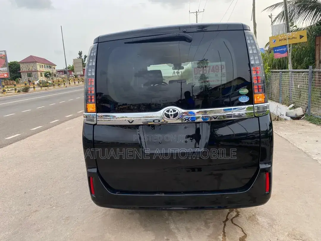 Toyota Voxy 2016 Black