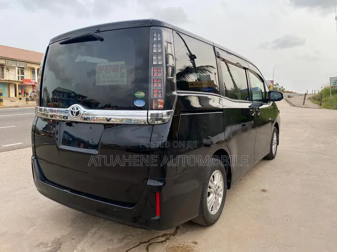 Toyota Voxy 2016 Black