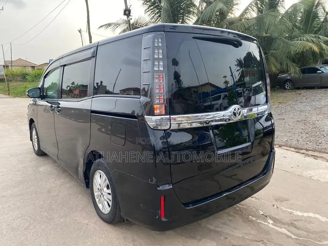 Toyota Voxy 2016 Black