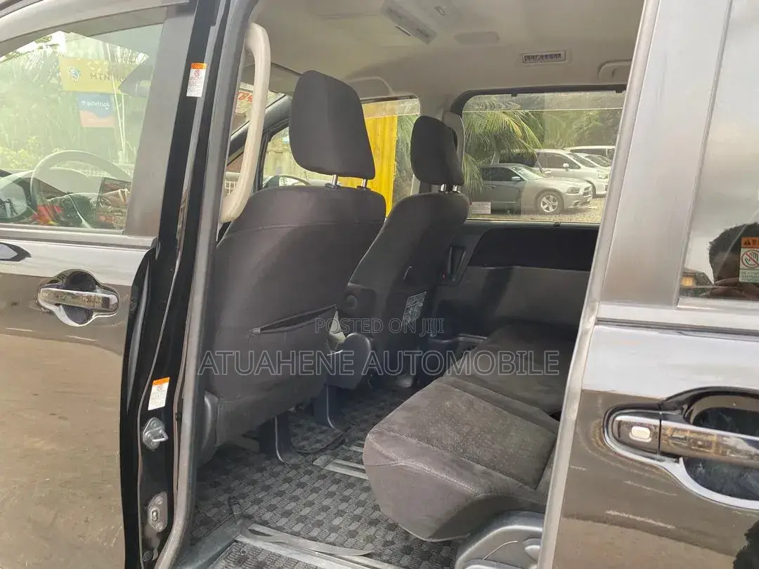 Toyota Voxy 2016 Black