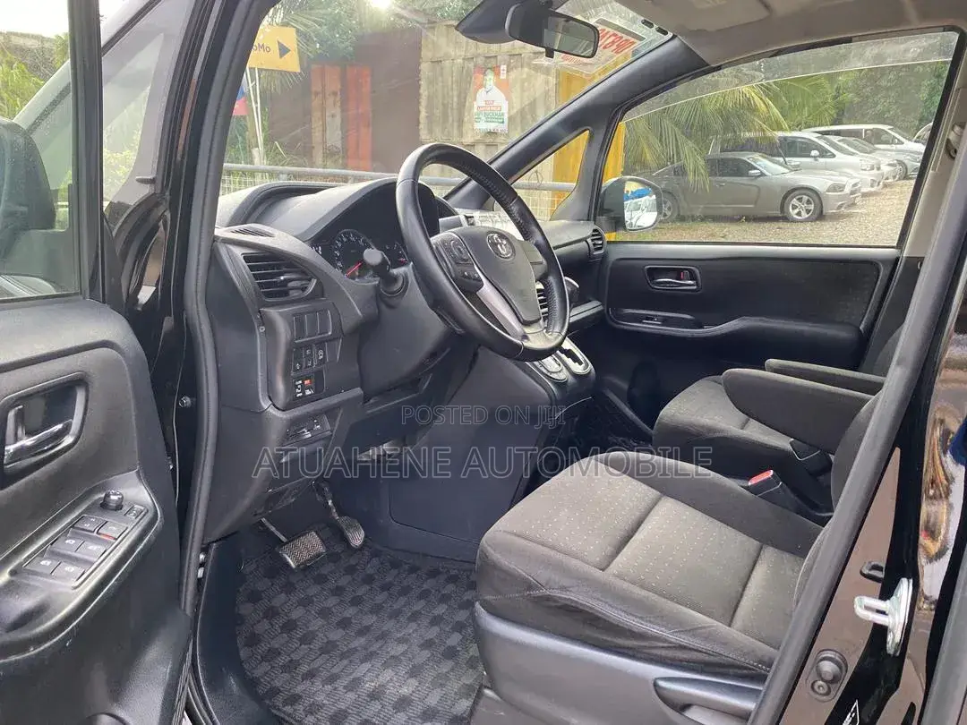 Toyota Voxy 2016 Black