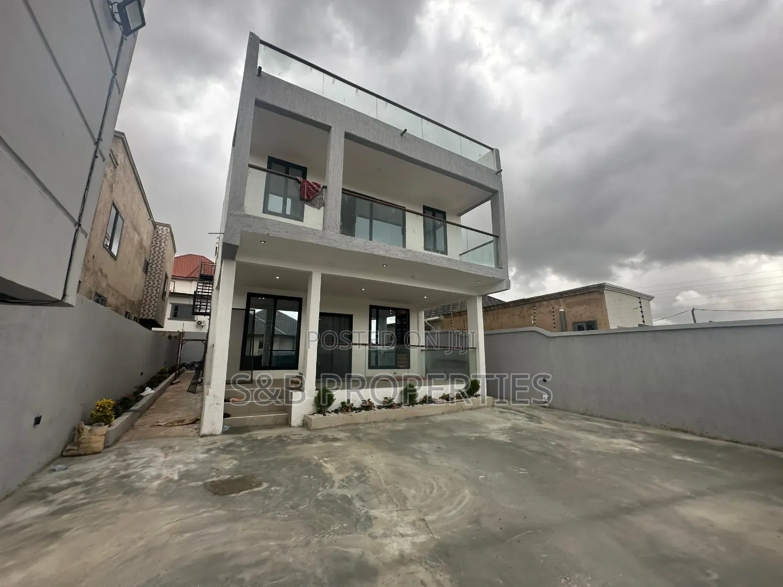 4bdrm House in Kwabenya for sale