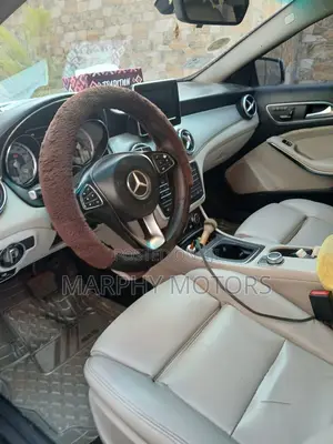 Mercedes-Benz GLA 250 2017 White
