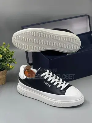 Classic Urban Lace-Up Casual Sneakers