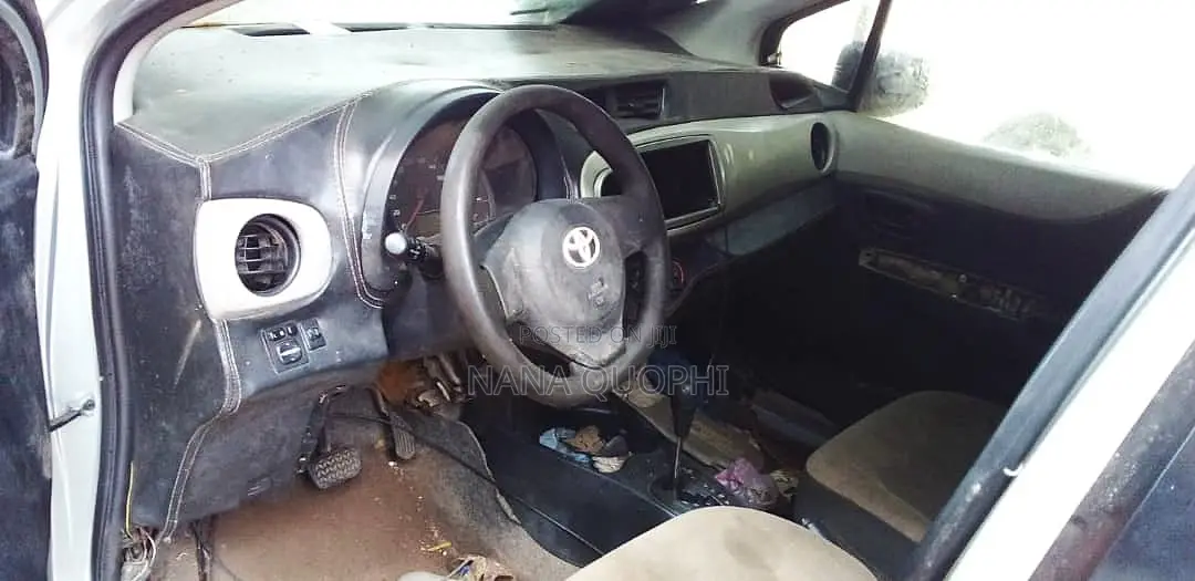 Toyota Vitz 2012