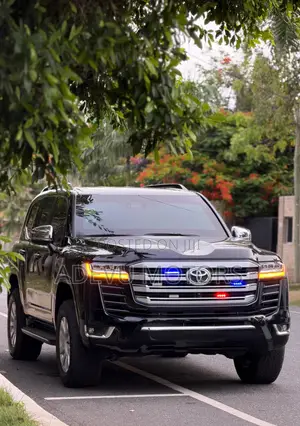 Toyota Land Cruiser LC300 2025 Black