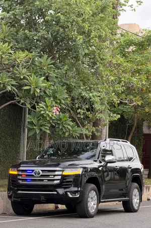 Toyota Land Cruiser LC300 2025 Black