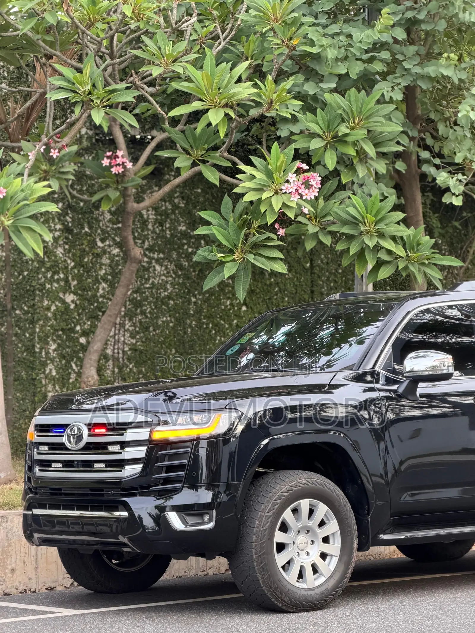 Toyota Land Cruiser LC300 2025 Black