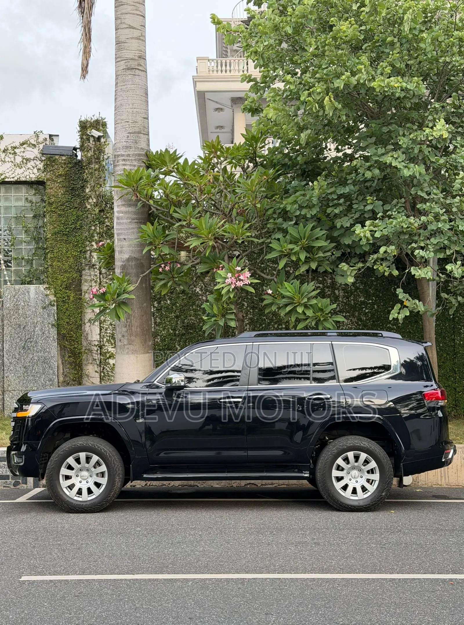 Toyota Land Cruiser LC300 2025 Black