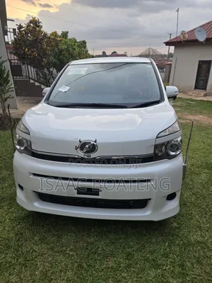 Toyota Voxy 2013 White