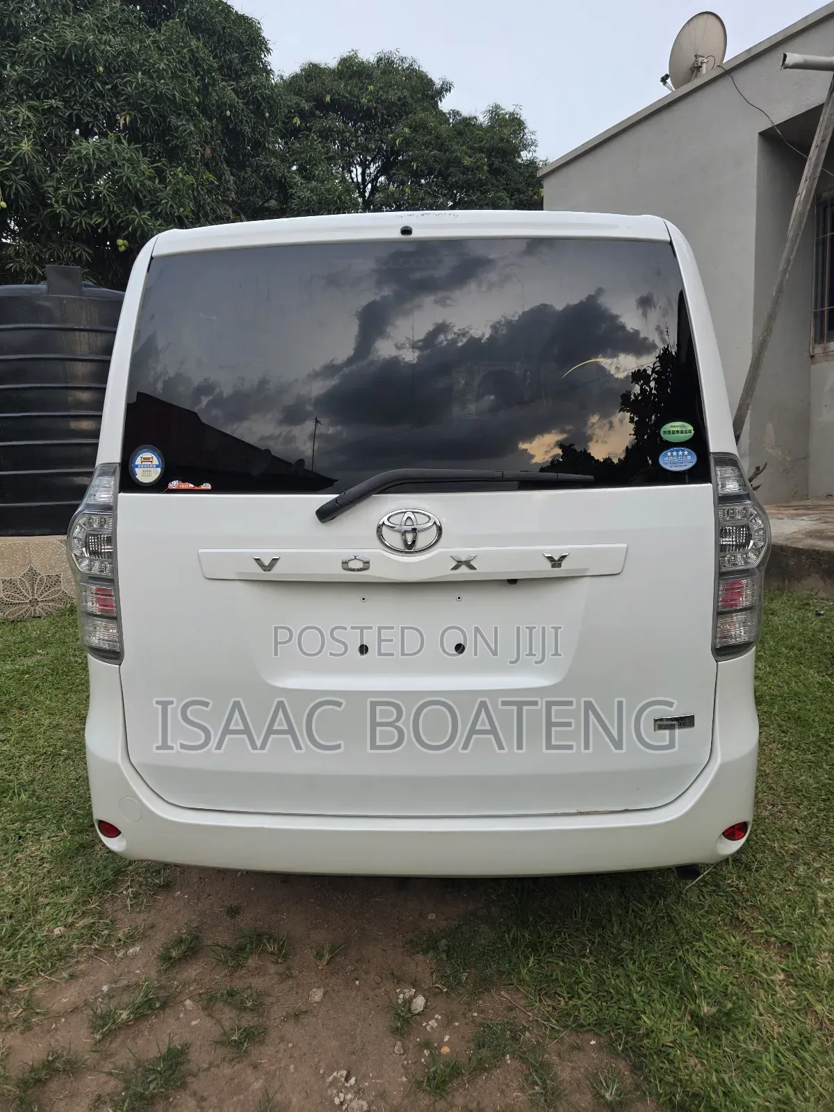 Toyota Voxy 2013 White
