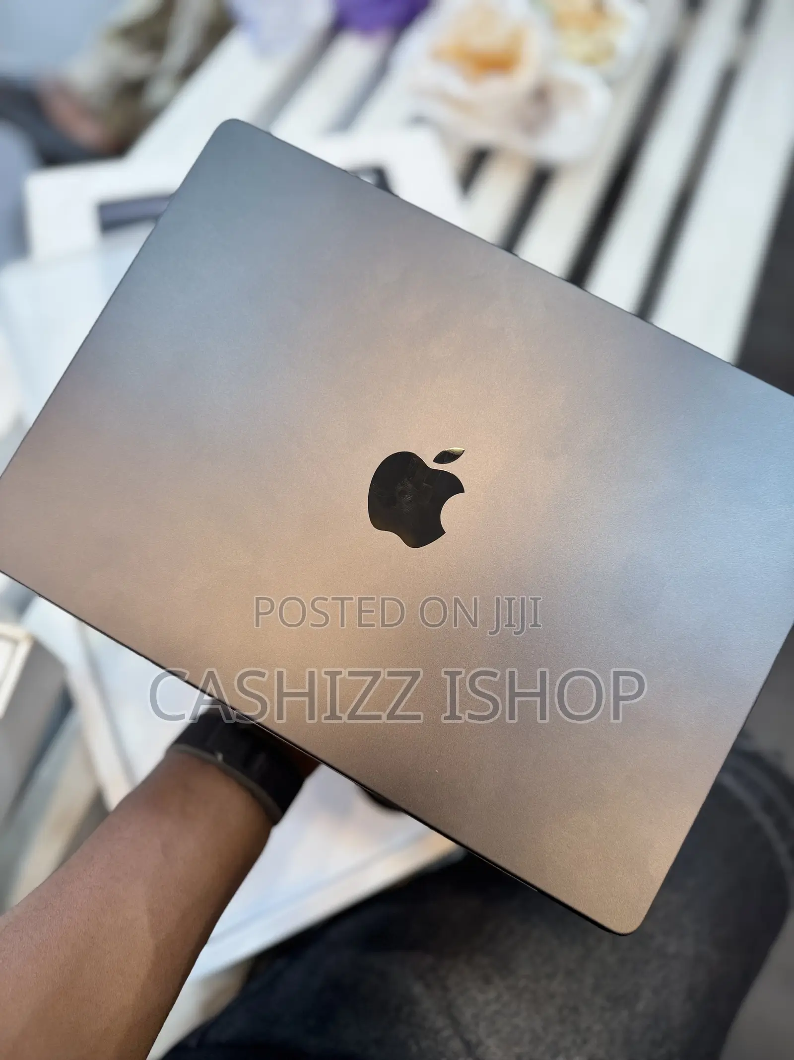 Laptop Apple MacBook Pro 2025 M5 14-inch 16GB Apple M5 SSD 512GB