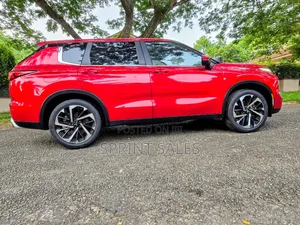 Mitsubishi Outlander SE 2022 Red
