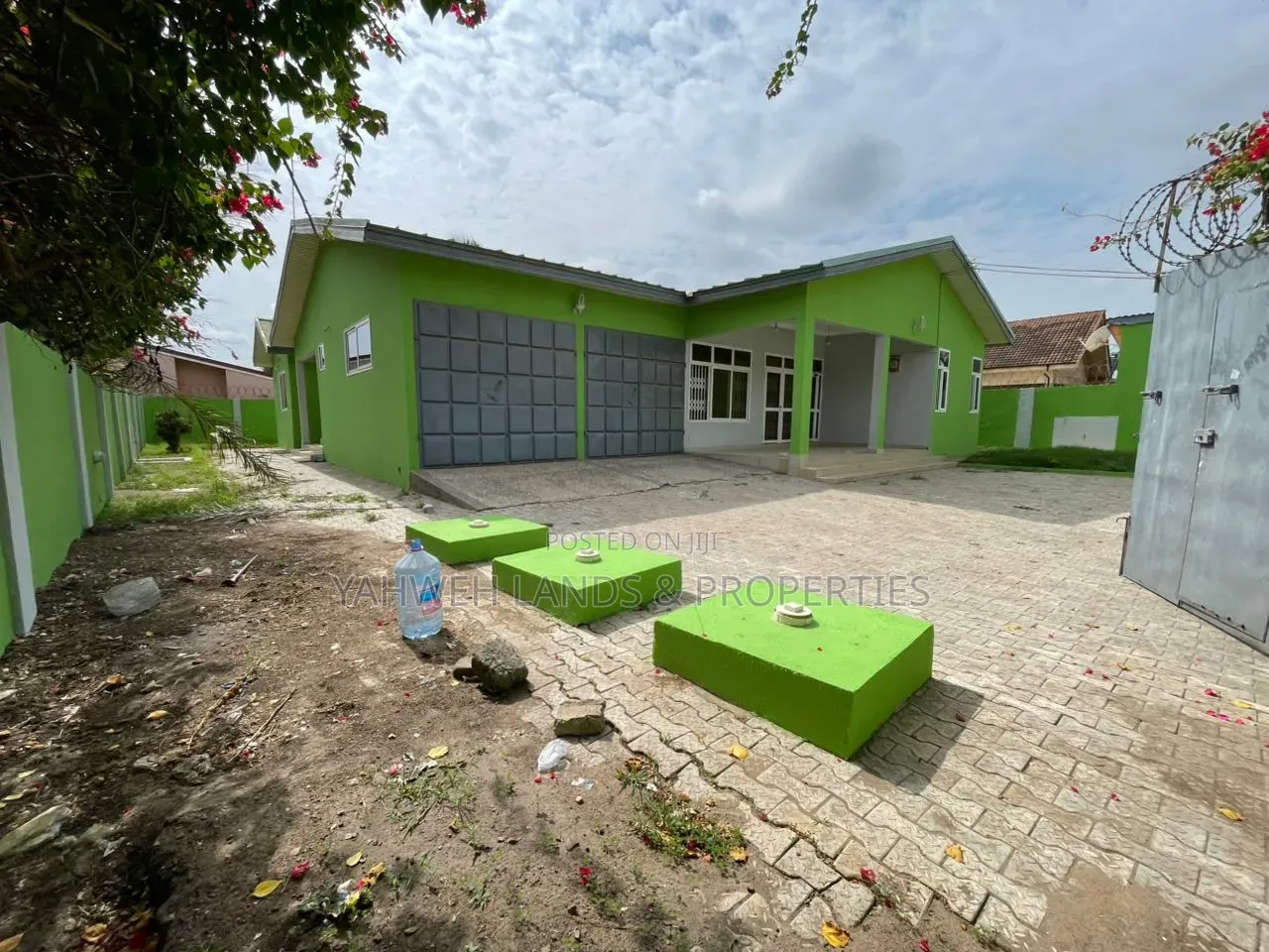 5bdrm House in Collins Dauda, Baatsona Total for rent