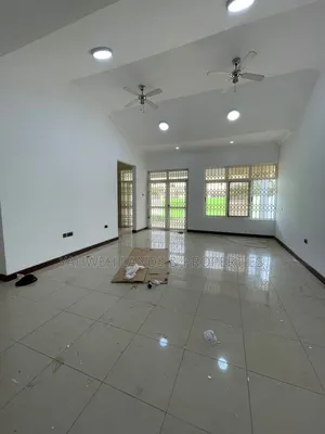 5bdrm House in Collins Dauda, Baatsona Total for rent