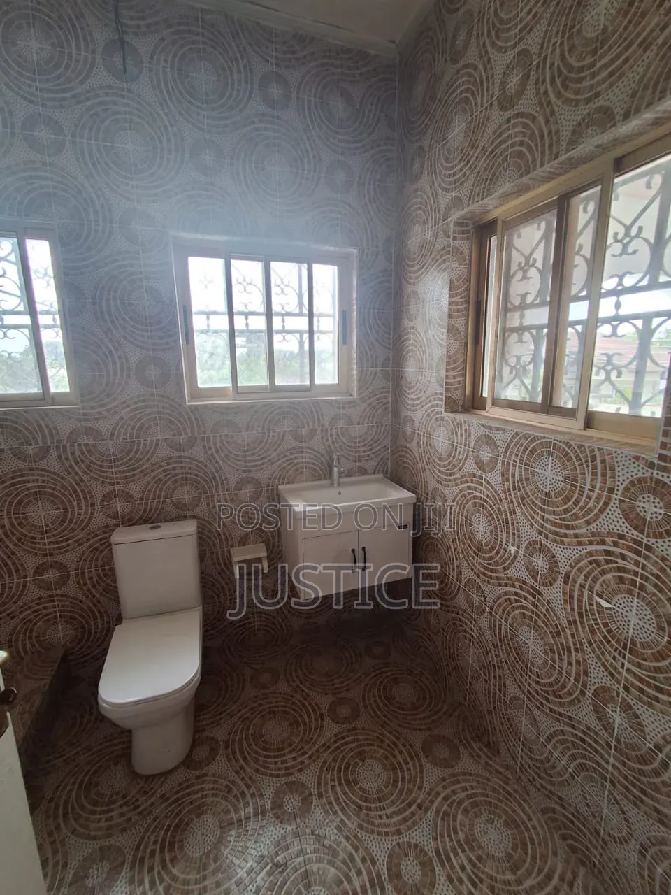 5bdrm House in Labone, Celsbridge Area for rent
