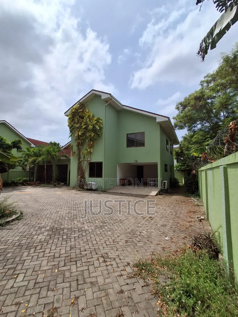 4bdrm House in Cantonments, DVLA Area for rent