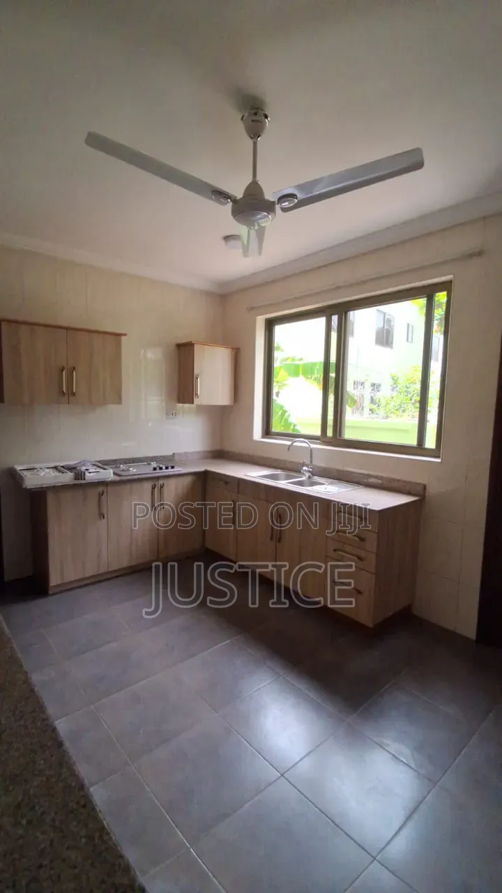 4bdrm House in Cantonments, DVLA Area for rent