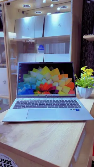 Laptop HP EliteBook 860 G9 16GB Intel Core i5 SSD 256GB