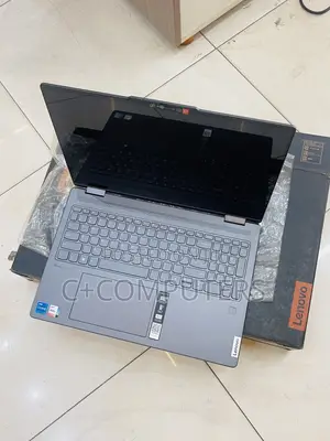 New Laptop Lenovo Yoga 7i 8GB Intel Core i5 SSD 512GB