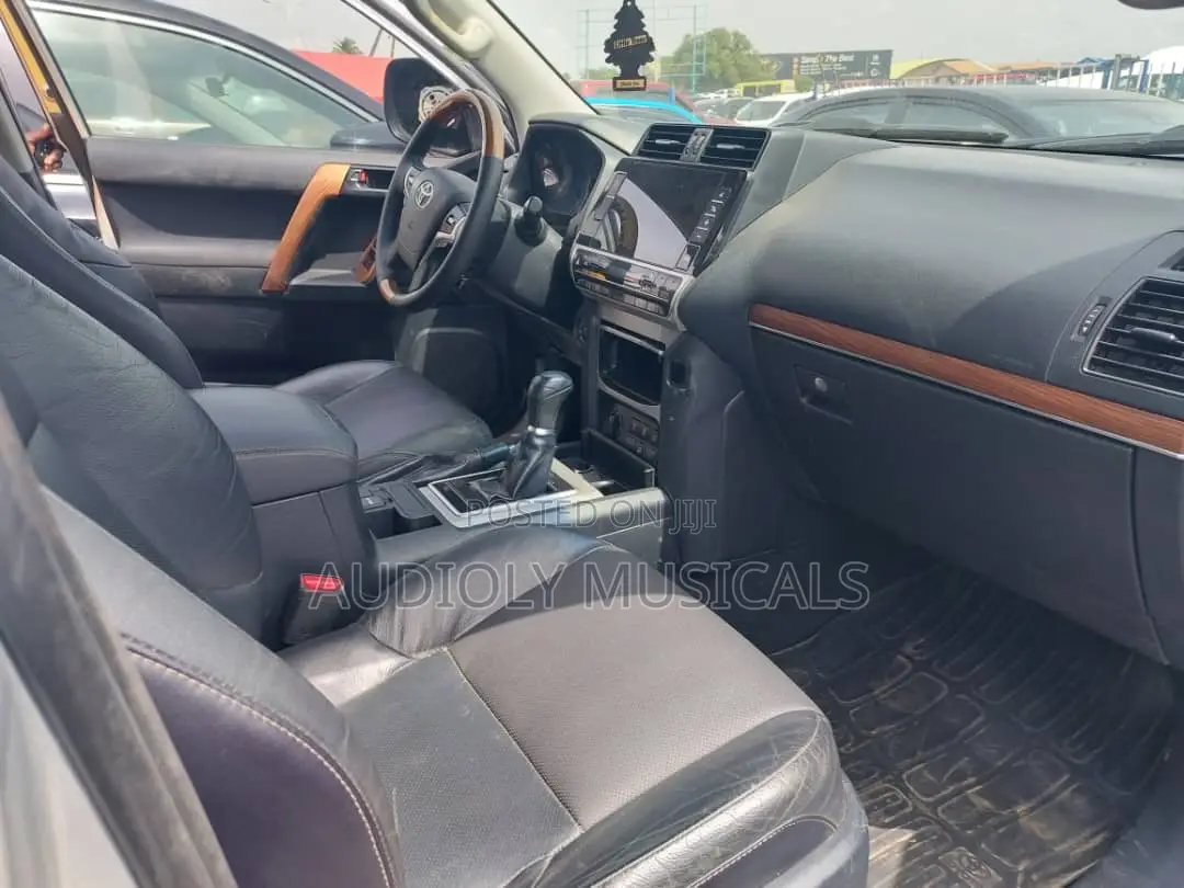 Toyota Land Cruiser Prado 2019 Silver