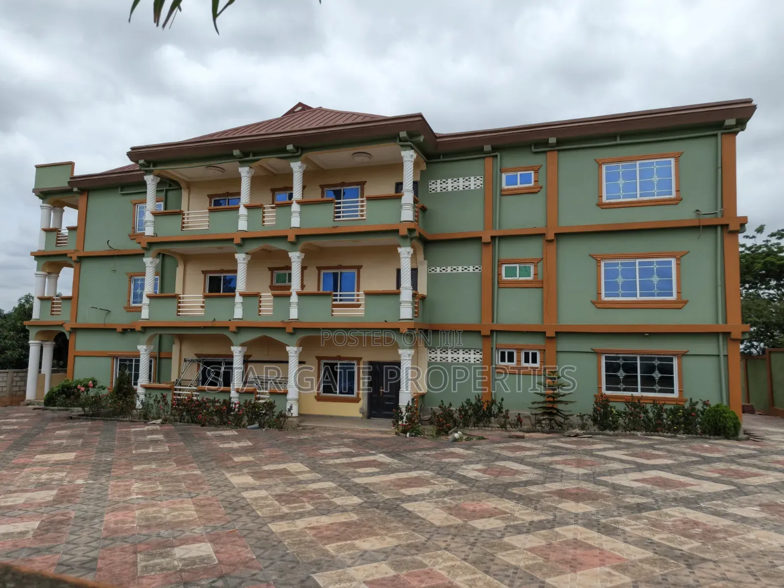 20bdrm House in 39 Bedrooms House, Kumasi Metropolitan for sale