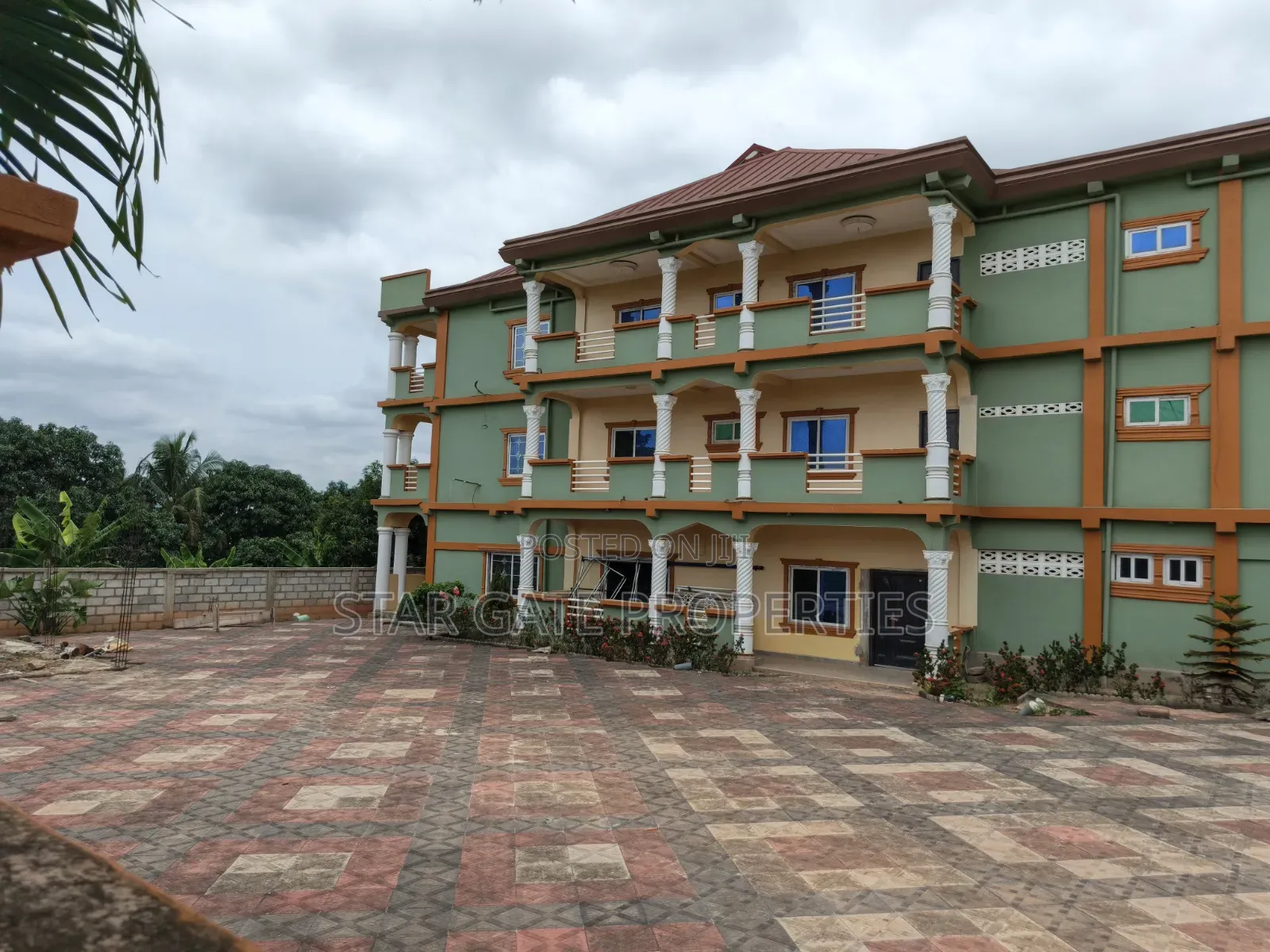 20bdrm House in 39 Bedrooms House, Kumasi Metropolitan for sale