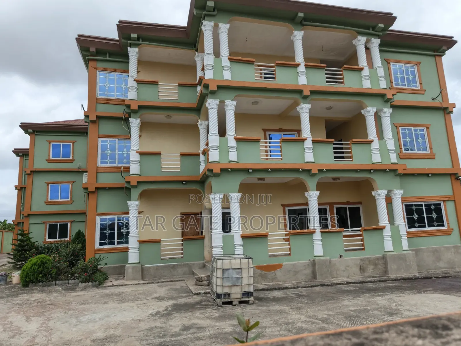 20bdrm House in 39 Bedrooms House, Kumasi Metropolitan for sale