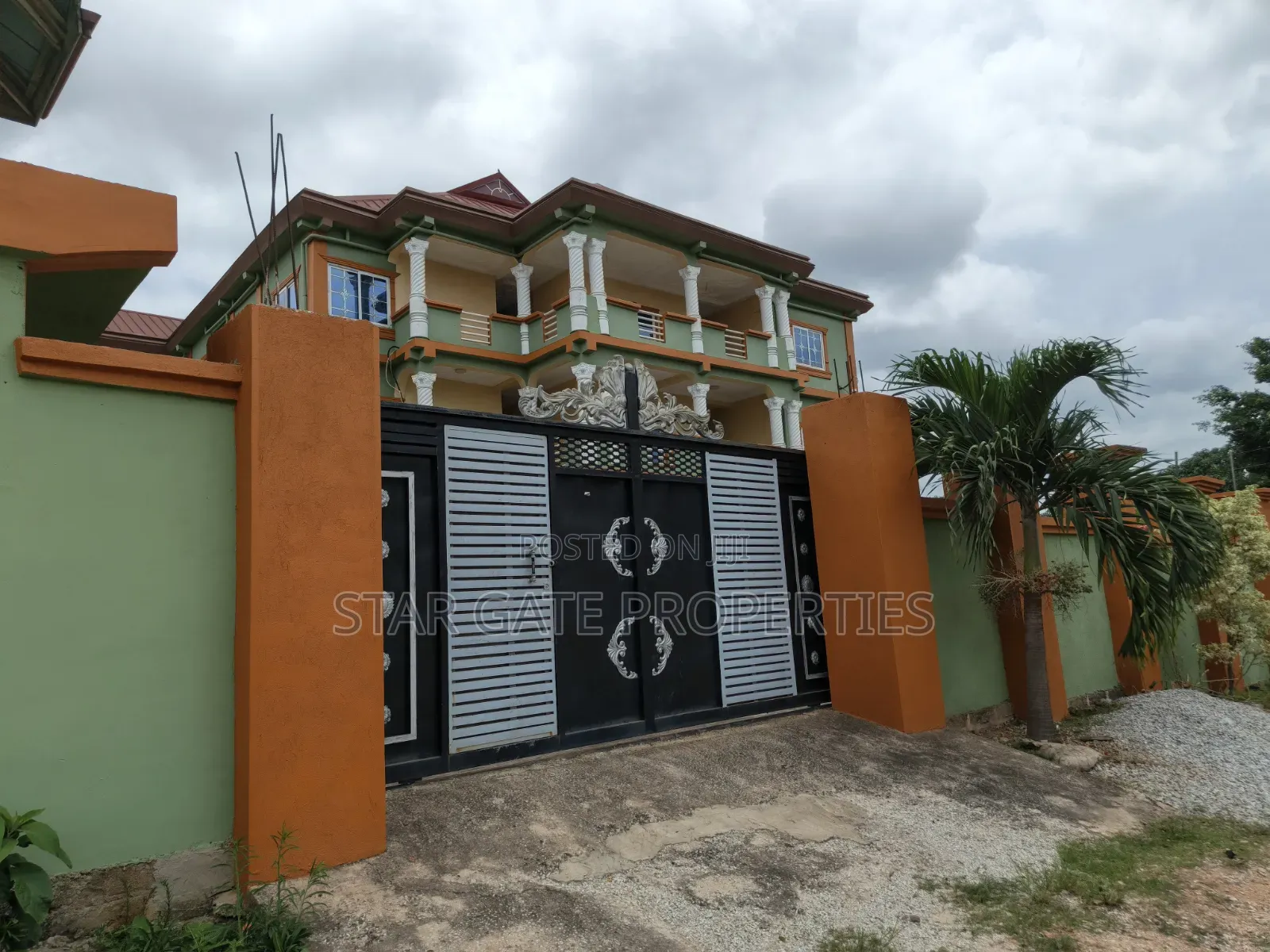 20bdrm House in 39 Bedrooms House, Kumasi Metropolitan for sale