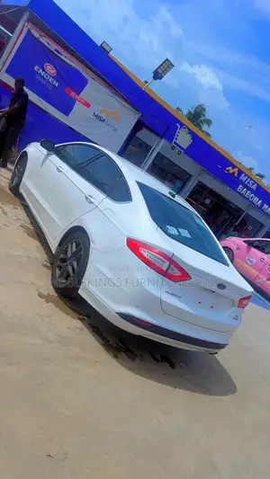 Ford Fusion S FWD 2016 White