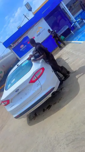 Ford Fusion S FWD 2016 White