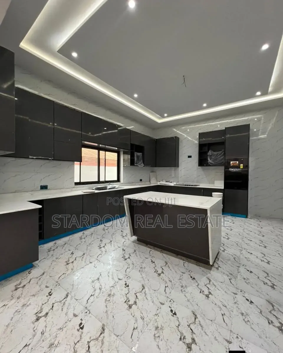 4bdrm Duplex in Ashongman Estate, Police Station for sale
