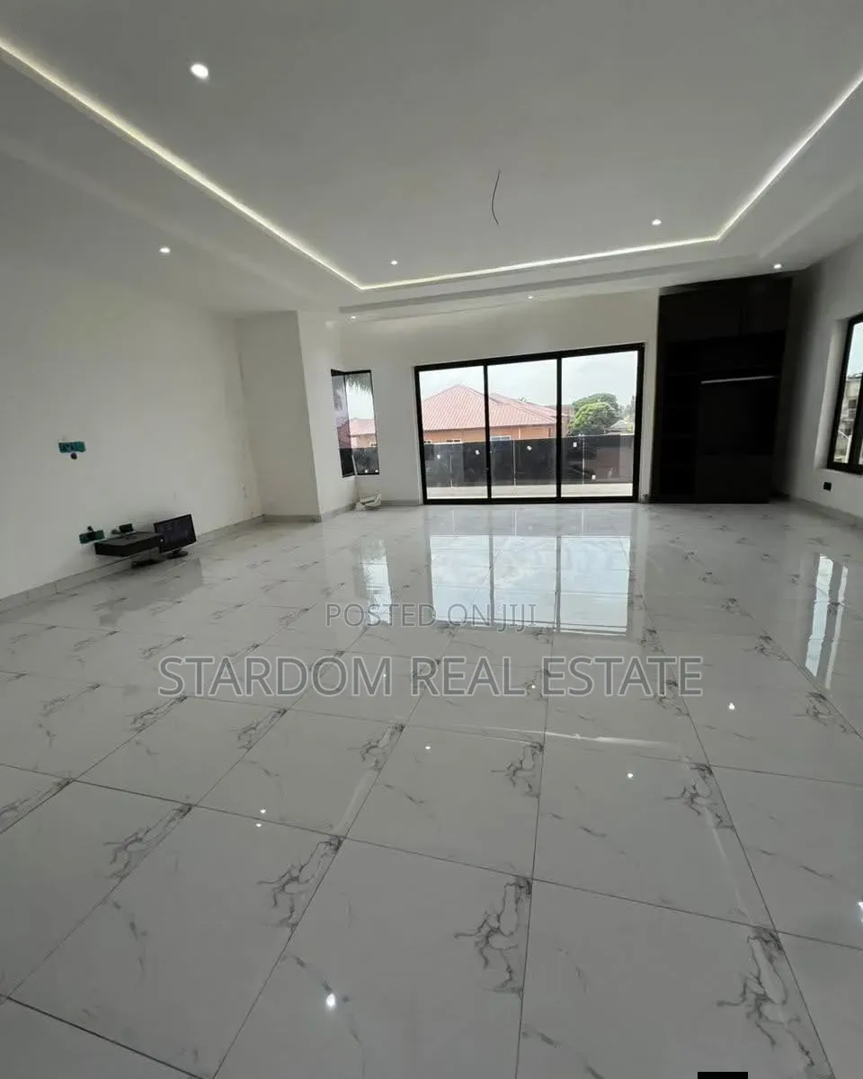 4bdrm Duplex in Ashongman Estate, Police Station for sale